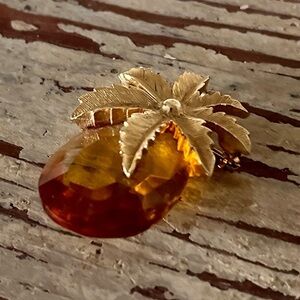 Vintage SARAH COVENTRY Amber Faceted Glass and Gold Leaf Brooch